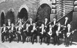 Оркестр Андреева у Русского павильона на Всемирной выставке в Париже 1900 года